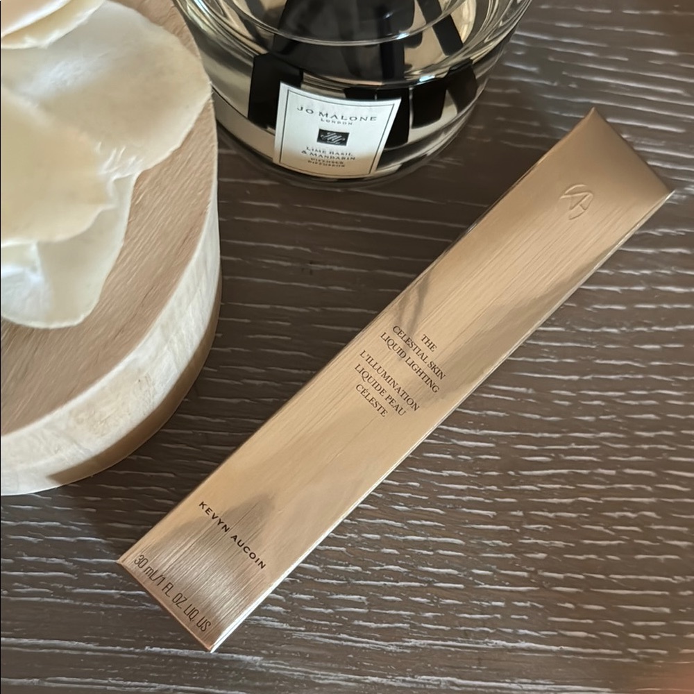 Kevyn Aucoin The Celestial Skin Liquid Lighting